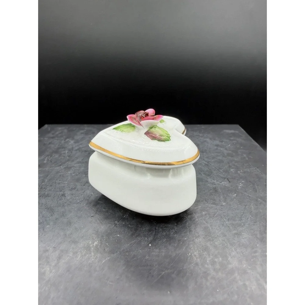 👑❤️ Staffordshire Crown Heart-Shaped Trinket Box with 3D Rose 🌹✨